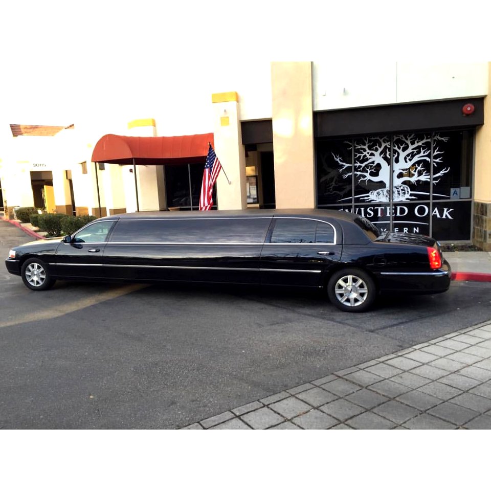 🍷👌 Today We Are At The @twistedoaktavern  in Agoura Hills🙌 📞 (866) 319-LIMO for your #limo excursion in #SoCal! #agourahills #lalifestyle #agoura #winetasting #LAwine #twistedoak #laliving #conejovalley #