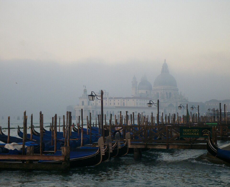 Fog gondolas morning