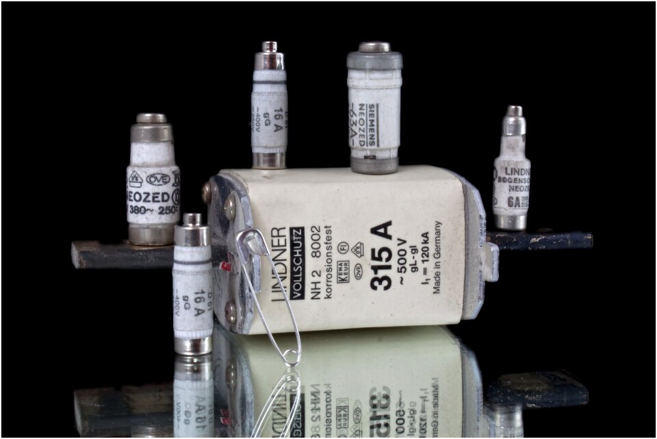 Electricity voltage lines