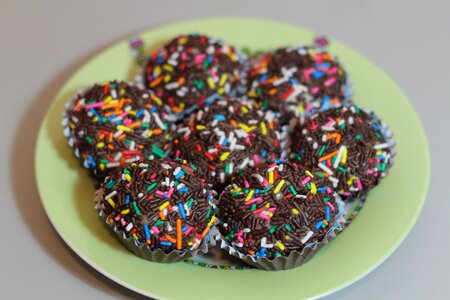 Chocolate grainy bonbon