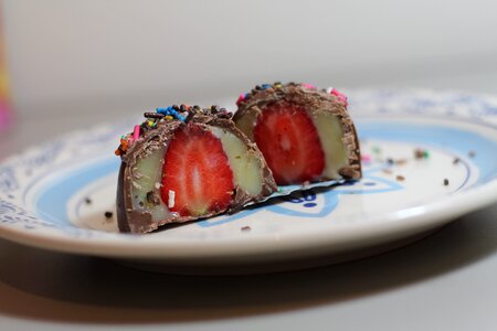 Chocolate grainy bonbon