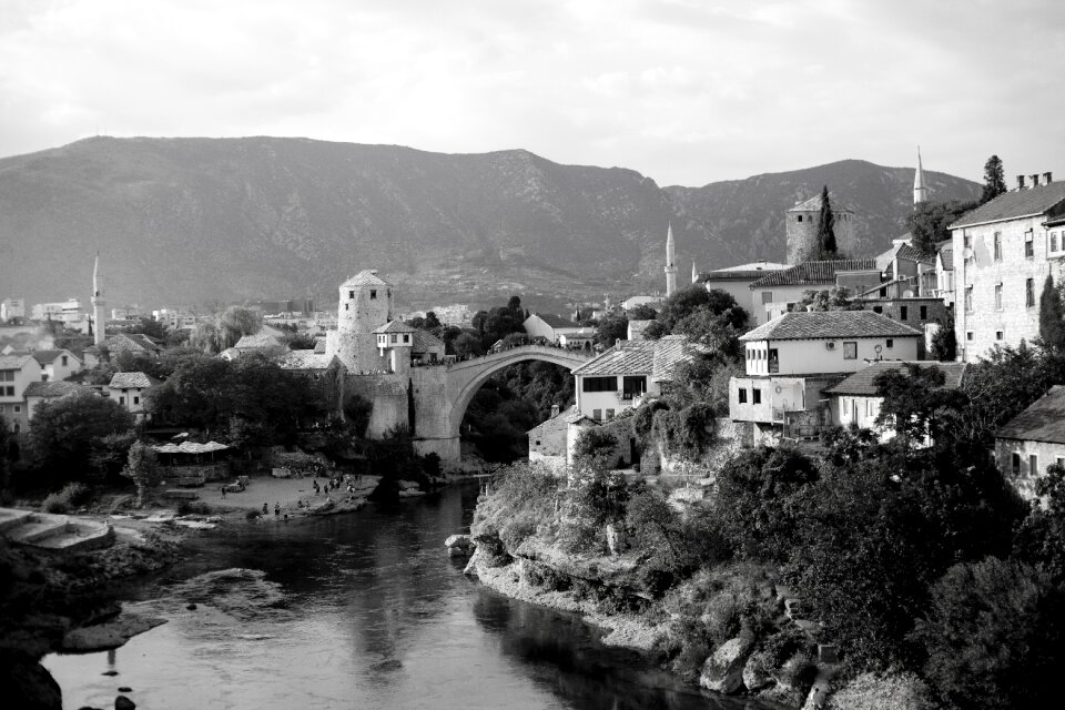Monument bridge architecture