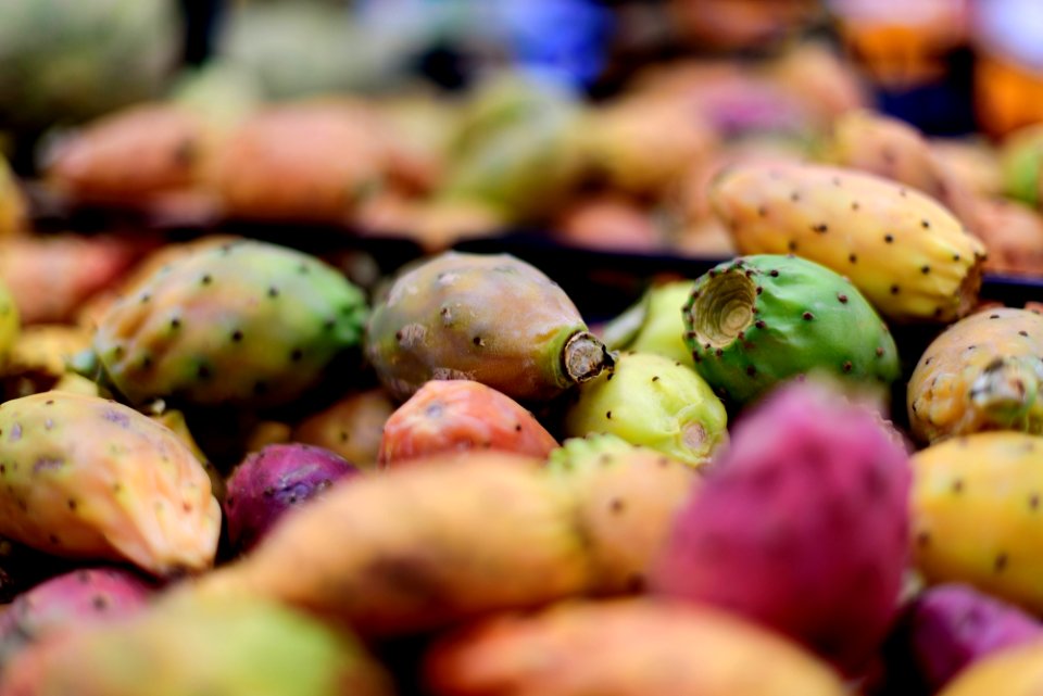 figues de barbarie sur le marché -   barbary figs on the market -  Kaktusfeige auf dem Markt