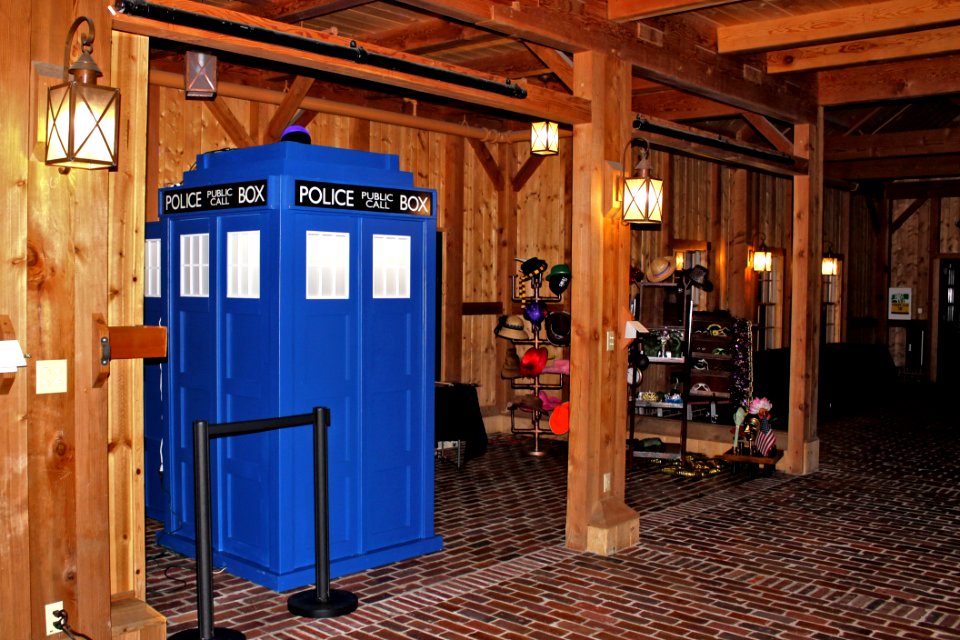 tardis-booth-photo-doctor-who-wedding-party-rental