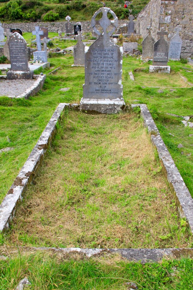 Grave cemetery dead
