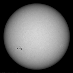 NASA/SDO - sunspots - 2015-08-21 - latest 4096 HMII