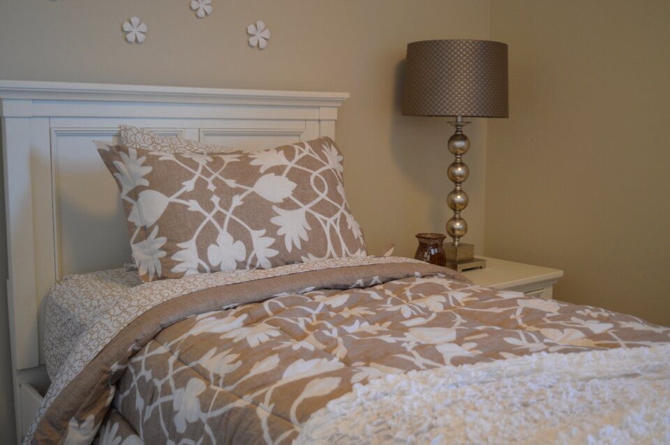Headboard bedding pillow