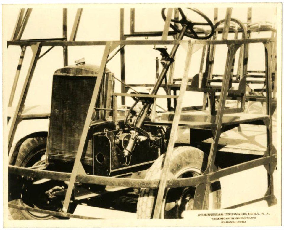 Buses manufactured by Industrias Unidas de Cuba photo