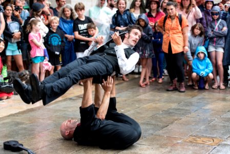 Barada street - Musiciens acrobates -  Barada street - Acrobatic musicians -  Barada Straße - Musiker Akrobaten -