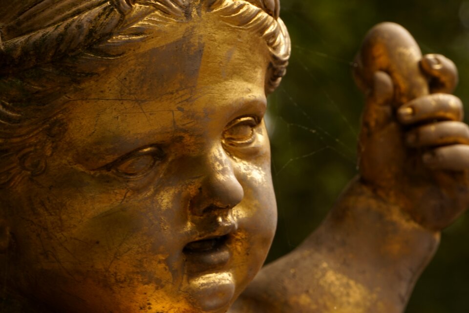 Figure head gold