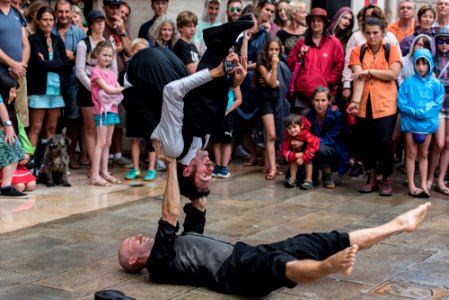 Barada street - Musiciens acrobates -  Barada street - Acrobatic musicians -  Barada Straße - Musiker Akrobaten -
