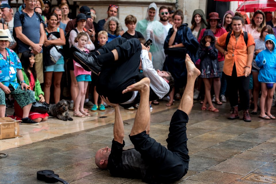 Barada street - Musiciens acrobates -  Barada street - Acrobatic musicians -  Barada Straße - Musiker Akrobaten -