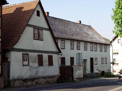 2015-05-02 Alte Schule und früherer Kolonialwarenhandel Trips