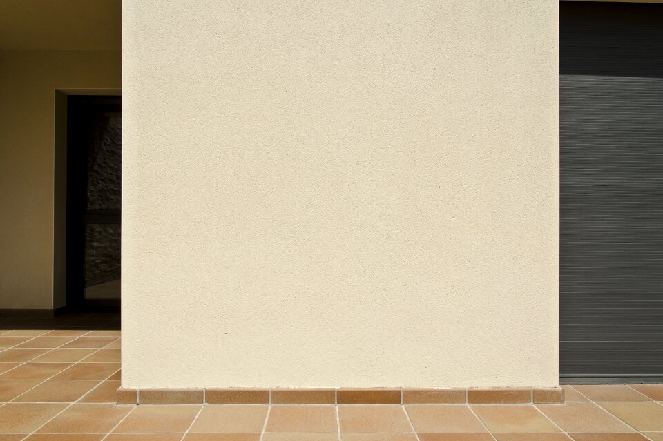 Rough surface plaster
