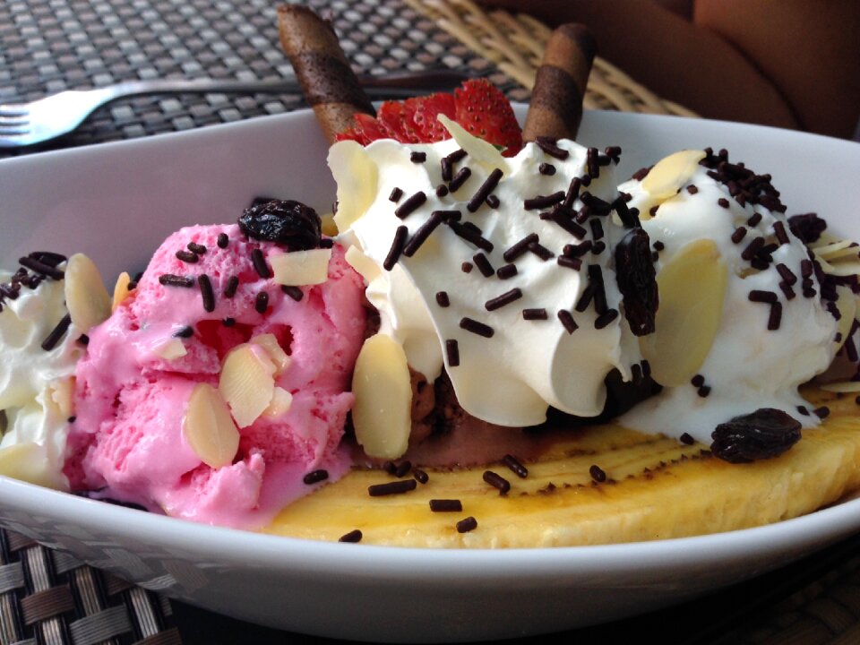 Chocolate scoop wafer