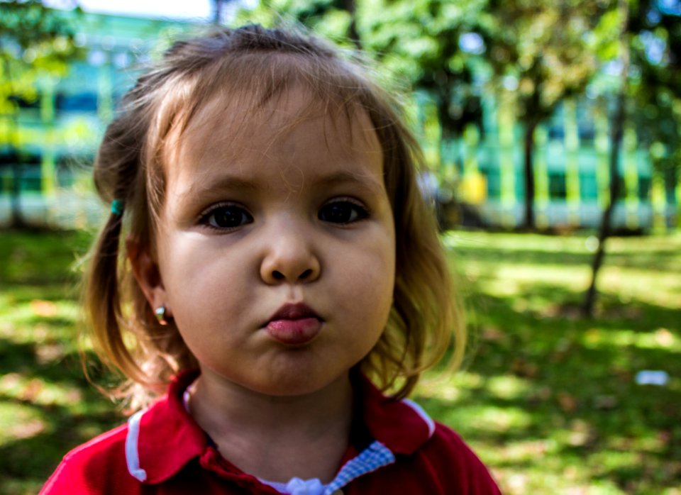 Niña de rojo