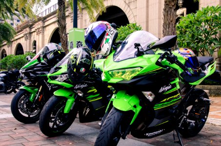 Kawasaki Ninja 400 & ZX6R photo