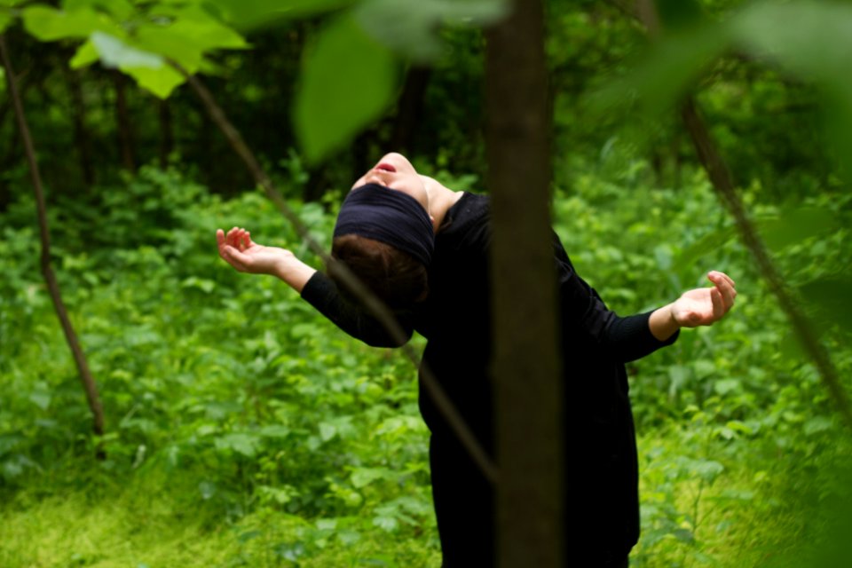 Edina Miskei blindfolded in Novi Sad photo