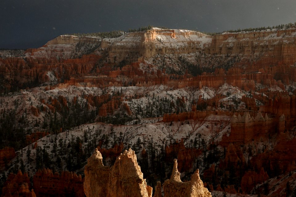 Bryce Point snowstorm