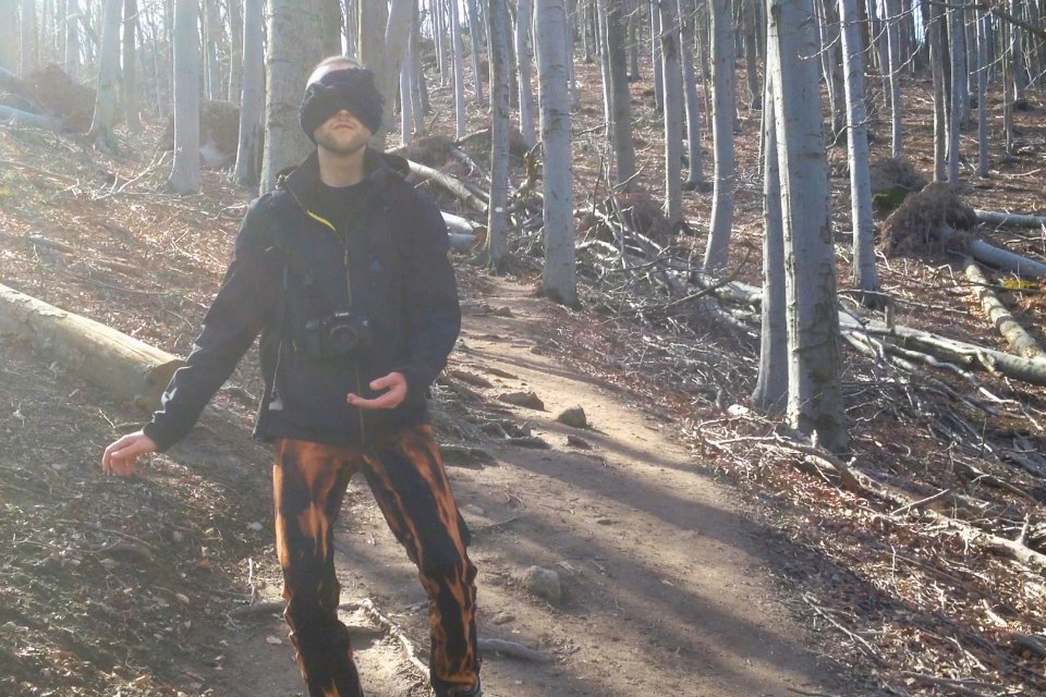 Danijel Šivinjski blindfolded at Dobogókő