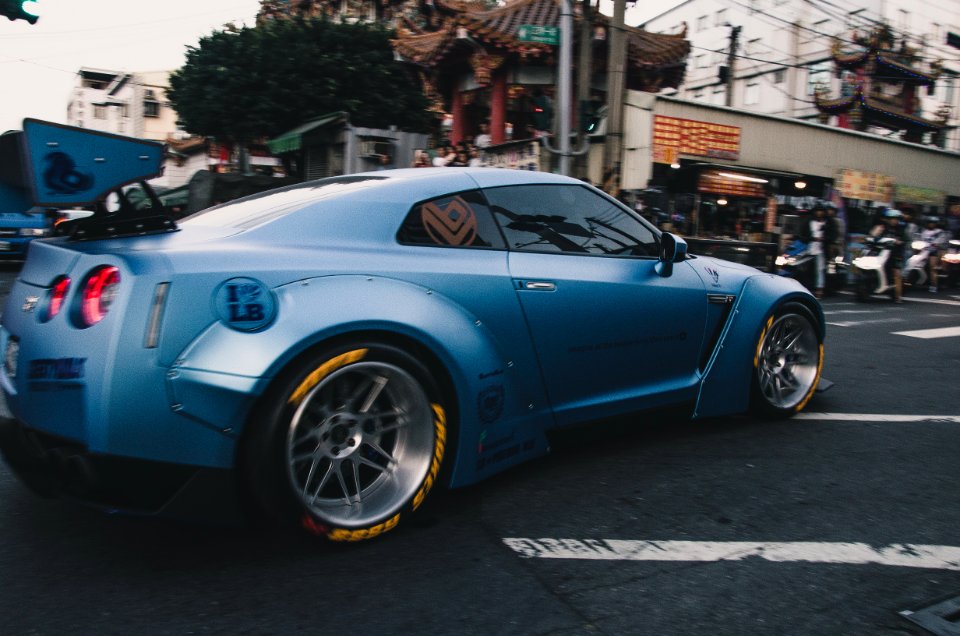 Liberty Walk GTR