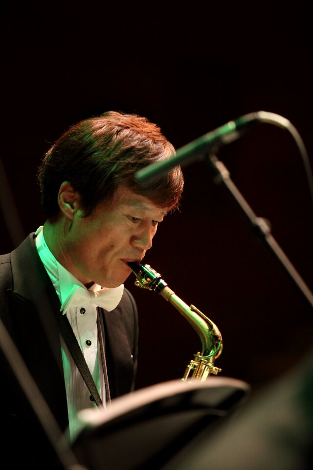Music played saxophone