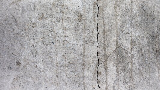 Layer wall crack photo