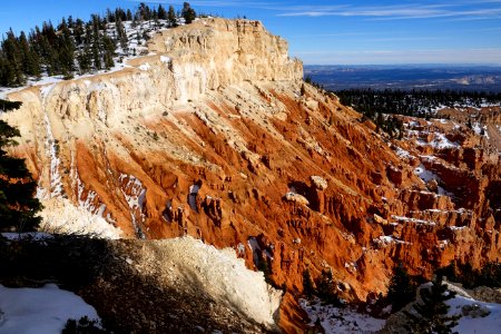 Cliffs along Bristlecone Loop Trail