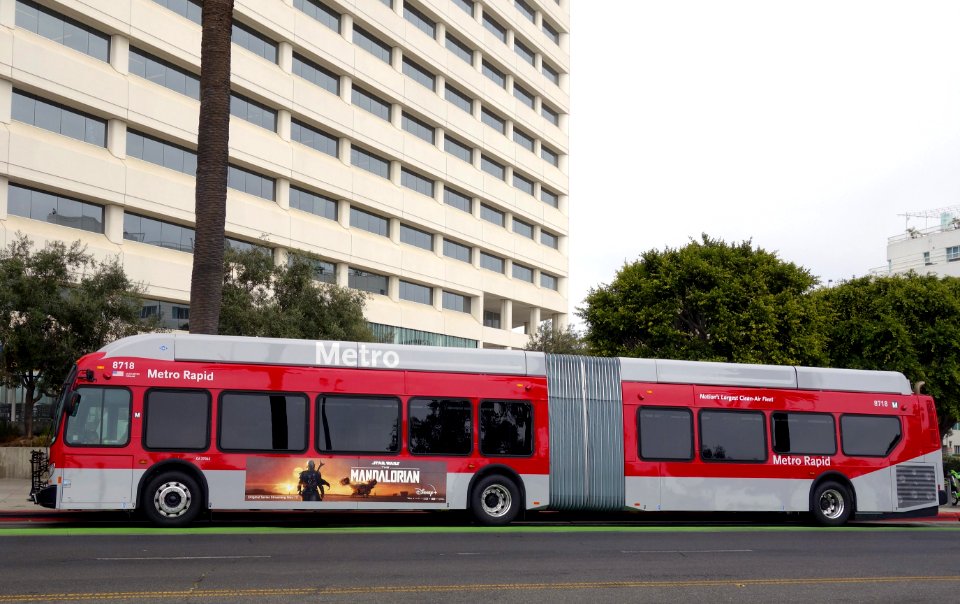 LACMTA 8718 704 (Driver Side) Ocean & Arizona 6-Nov-2019