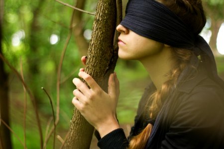 Edina Miskei blindfolded in Novi Sad photo