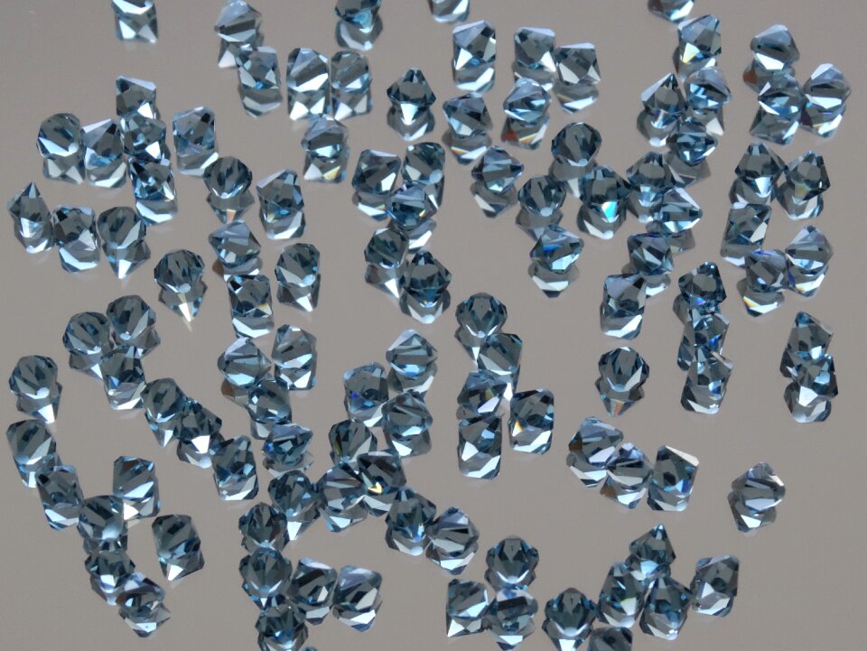 Glass gloss mirroring noble
