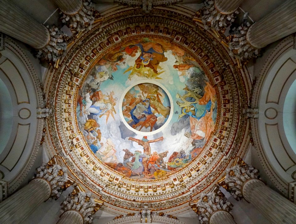 La coupole de la chapelle de l’abside de la cathédrale Notre-Dame-et-Saint-Vaast d’Arras.