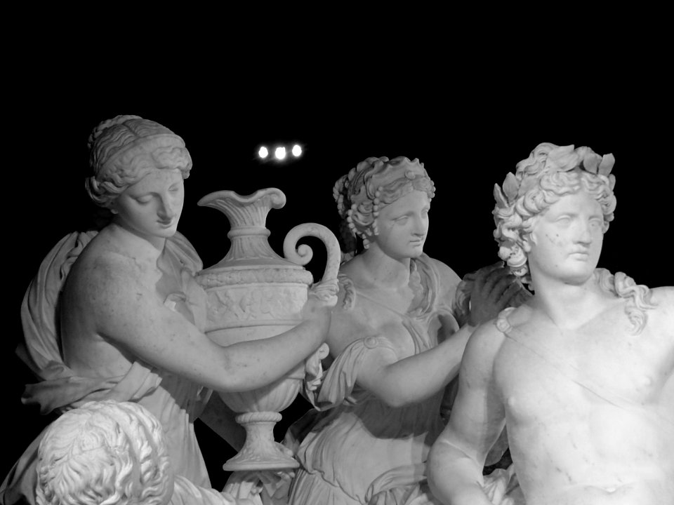 "Apollon servi par les nymphes" (détail), François Girardon et Thomas Regnaudin, 1666-1671. Exposition “Le château de Versailles en 100 chefs-d’oeuvre”, musée des beaux-arts d’Arras.