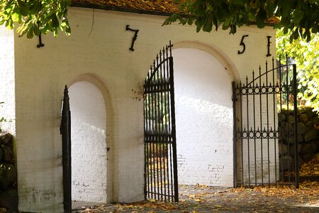 Invitation wrought iron black and white
