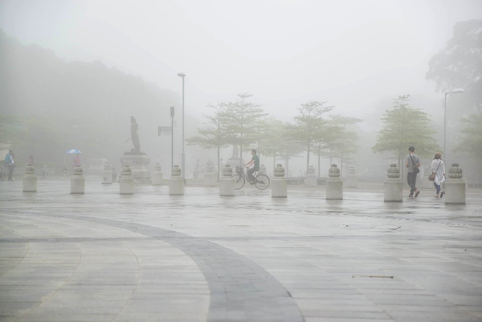 Hong Kong, Fog at the top of Lantou Island near the Budda Monumen