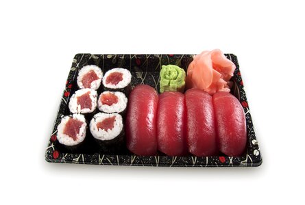 Maki fish raw