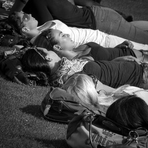 Sunbathing tuileries paris