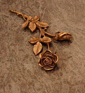 Rose gold metal