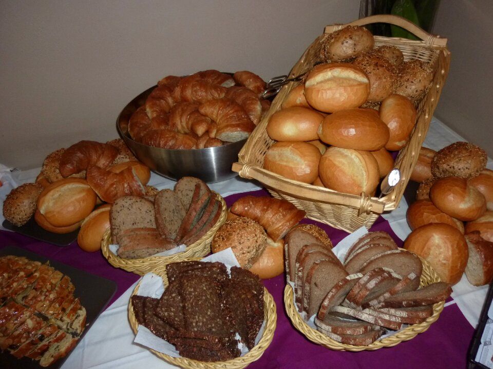 Roll croissants basket