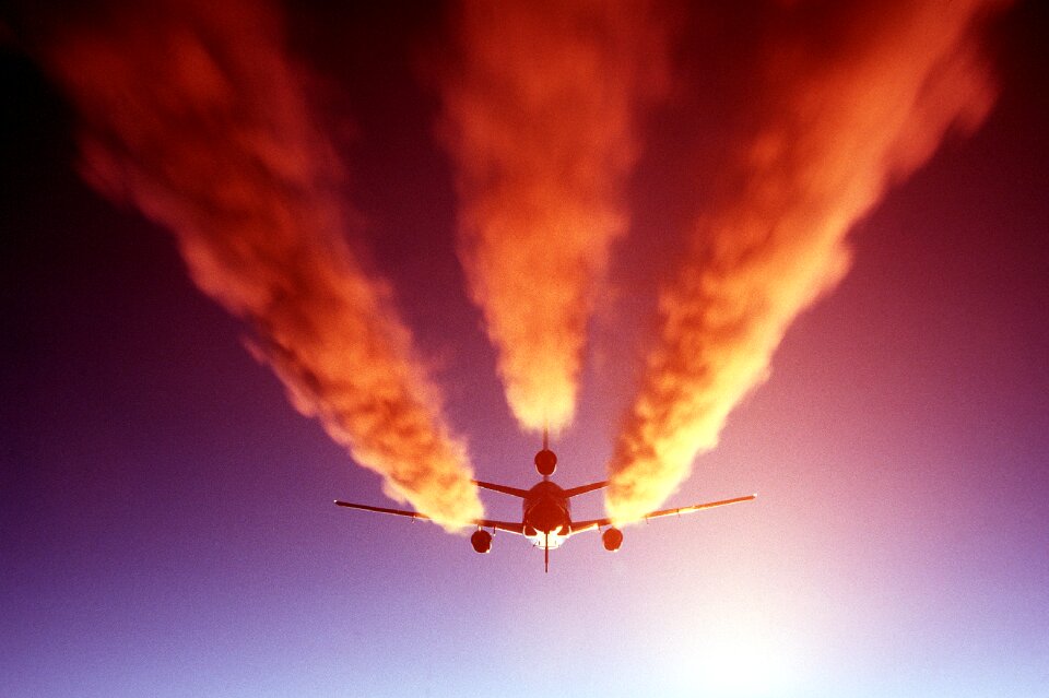 Airplane plane contrails