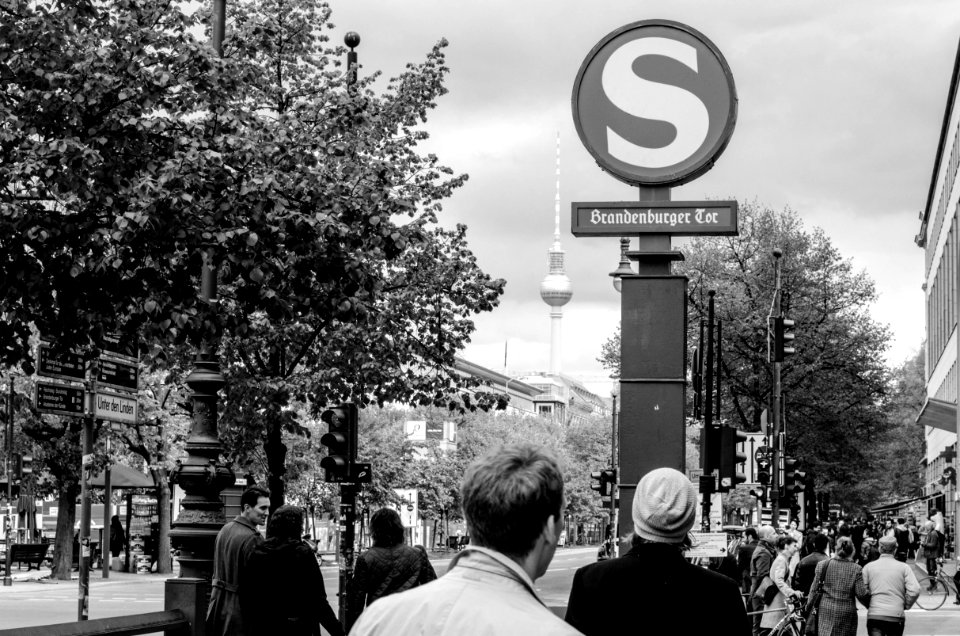 Brandenburger Tor S-Bahnhof photo