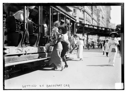 Getting-on-Broadway-car-at-Herald-Square,-NYC-1913 photo