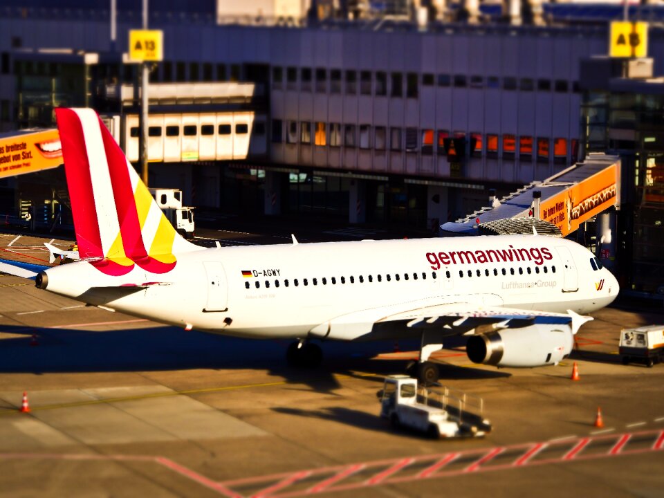 Travel flying airliner