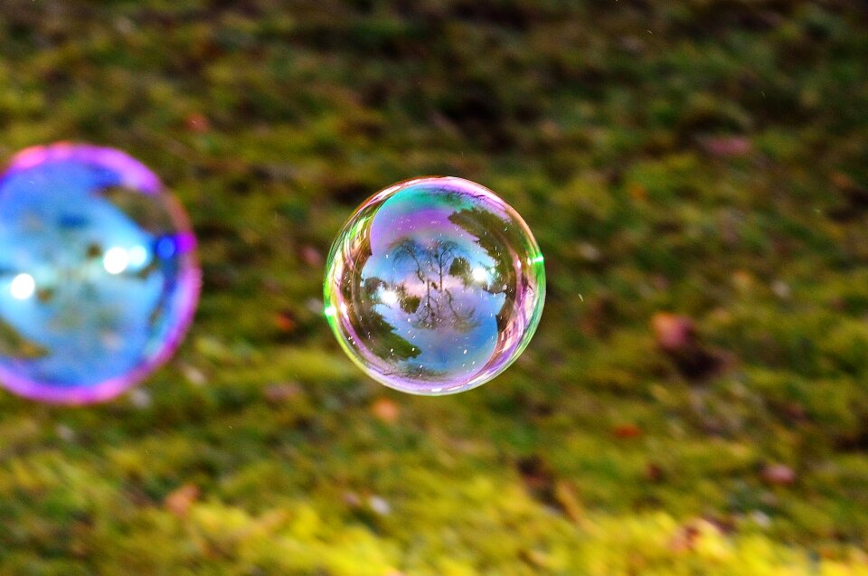 Soapy water make soap bubbles float