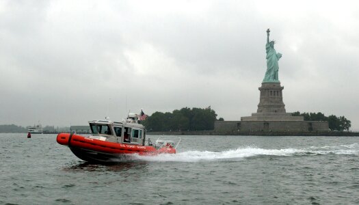 Fast statue of liberty island