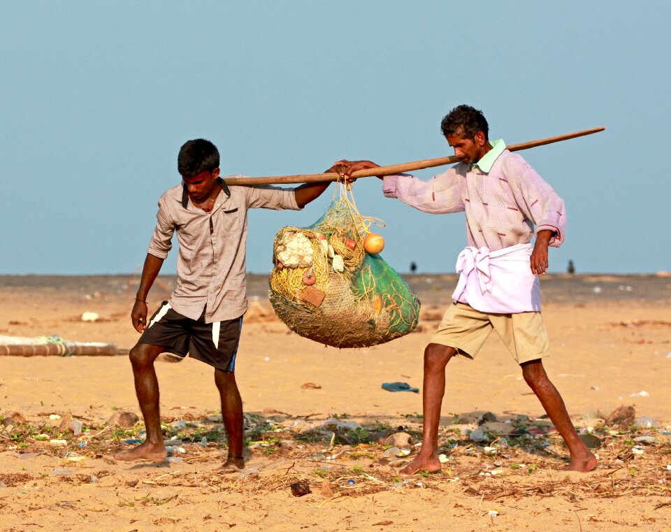 Fishing net equipment carrying