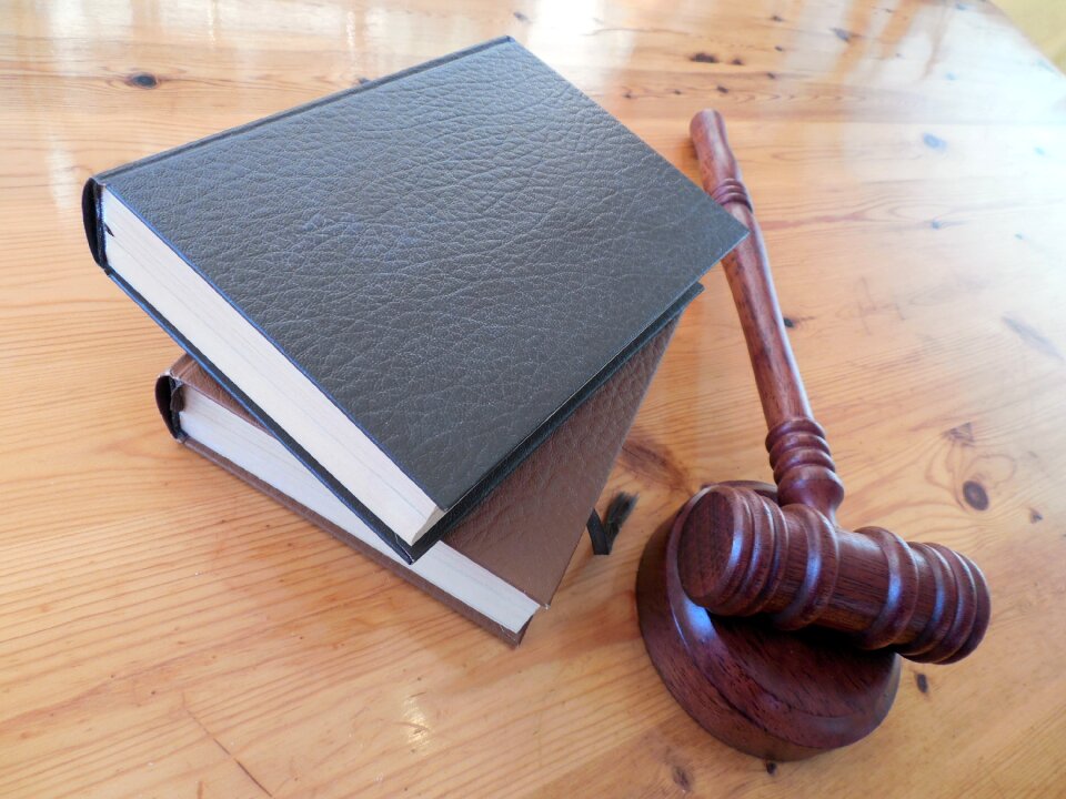 Court lawyer paragraphs