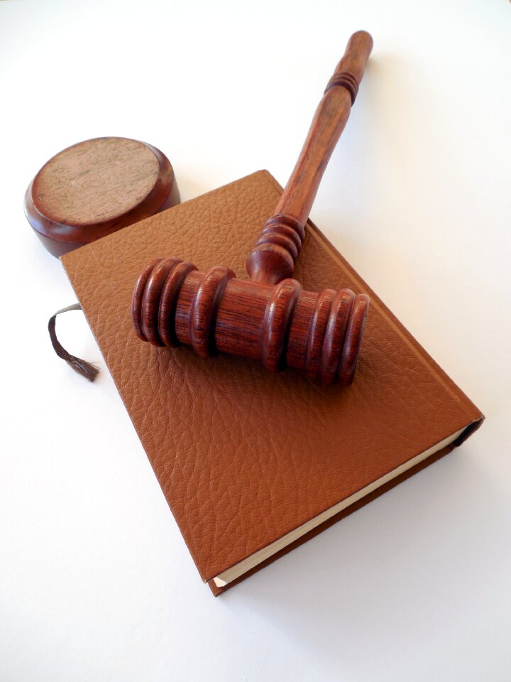 Court lawyer paragraphs