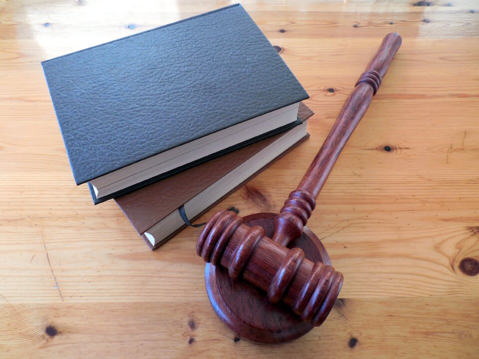 Court lawyer paragraphs