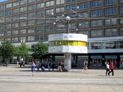 Uhr am Alexanderplatz photo